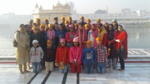 शैक्षणिक भ्रमण पर निकले जोगिंद्रनगर के गुरूकुल पब्लिक स्कूल के विद्यार्थी सोमवार को लौट आए.