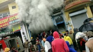 कन्फेक्शनरी के गोदाम में लगी आग, लाखों का नुकसान 