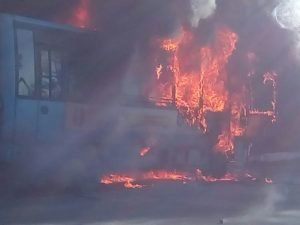 शिमला में HRTC की चलती बस में लगी आग, बाल-बाल बचे सवार.