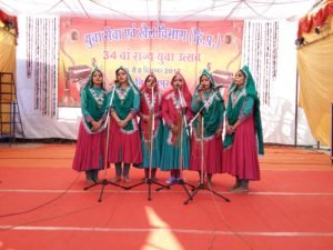 लोकगीत में 6 टीमों की प्रस्तुति