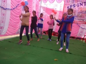 एसपीएस इंटरनेशनल स्कूल में बच्चों की रंगारंग प्रस्तुति