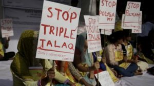 एक बार में तीन तलाक देने के खिलाफ कानून वाले बिल को कैबिनेट की मंजूरी