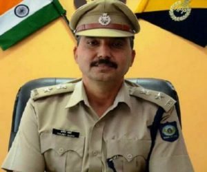 तेज तर्रार पुलिस अधिकारीयों में शुमार एसपी संजीव गांधी द्वारा खनन माफियाओं के खिलाफ छेड़ा गया अभियान प्रदेश की भाजपा सरकार को रास नही आया. सरकार द्वारा एसपी संजीव गांघी का तबादला कर दिया गया है. 