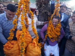 जीतने बाद पहली बार अपने निर्वाचन क्षेत्र पहुंचे ठाकुर महेंद्र सिंह