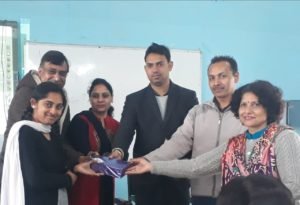 इंदौरा के स्कूली बच्चों को बताया औषधीय पौधों का महत्व