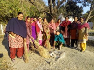  स्वच्छ भारत अभियान के तहत महिलाओं ने छेड़ा सफाई अभियान 