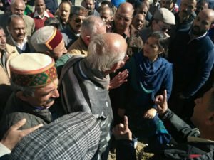  मेयर के सामने ही भिड़ गए काॅलोनी और सोसायटी के लोग