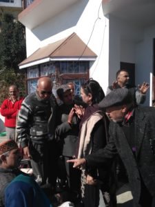  मेयर के सामने ही भिड़ गए काॅलोनी और सोसायटी के लोग