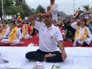 हिमाचल में मनाया गया योग दिवस, राज्यपाल आचार्य देवव्रत ने रिज मैदान पर किया योग-Panchayat Times