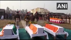 नक्सलियों के हमले में दरोगा समेत चार जवान शहीद - Panchayat Times