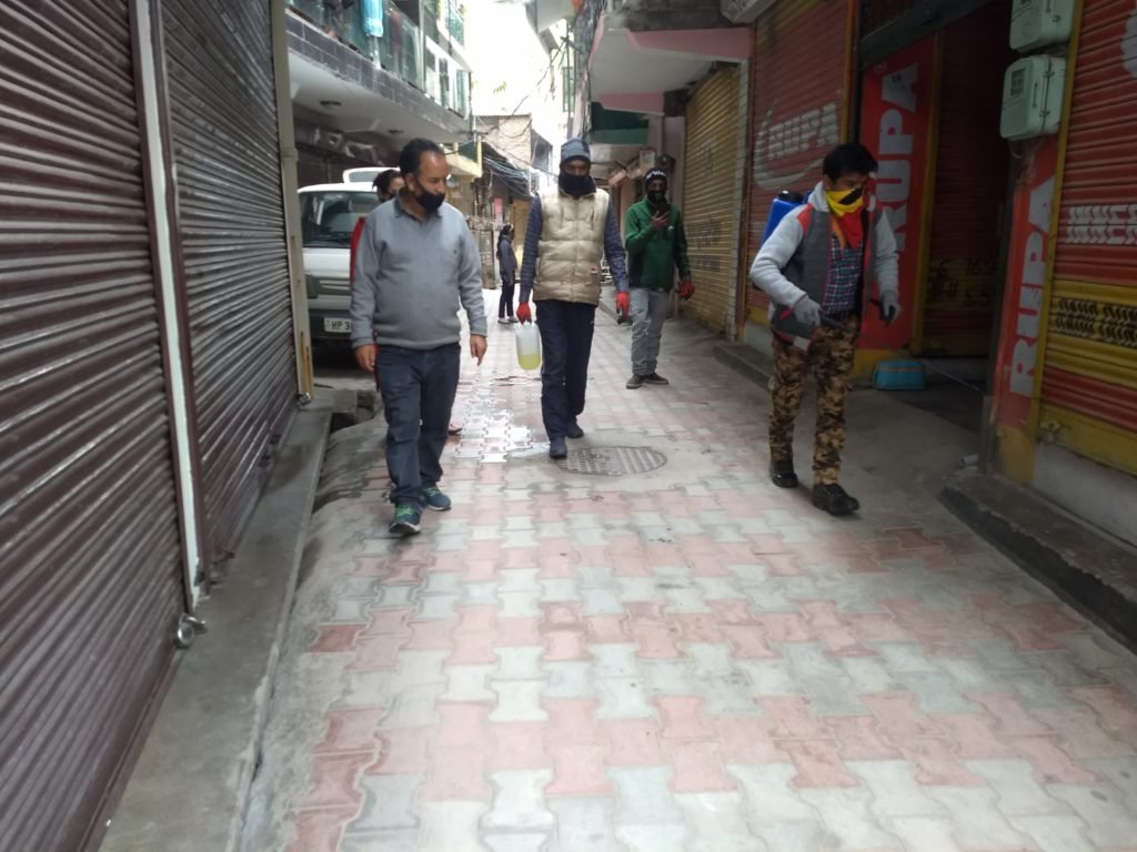 जिला प्रशासन ने बांटा 400 जरूरत मन्दों में राशन-Panchayat Times