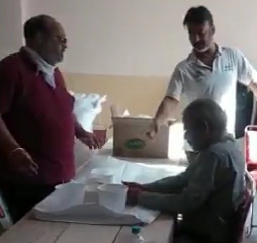 पूर्वी दिल्ली के लक्ष्मी नगर में श्याम रसोई से हुआ राशन किट वितरण-Panchayat Times