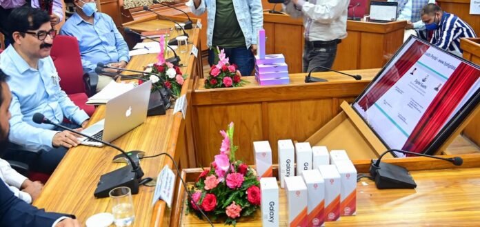 Digital Saathi Initiative (1) हिमाचल : जरूरतमंद बच्चों को कोरोना के चलते हो रही ऑनलाइन पढ़ाई में ना आये समस्या इसके लिए प्रदेश सरकार ने शुरू किया 'डिजिटल साथी-बच्चों का सहारा, फोन हमारा’ अभियान, कोई भी दान कर सकता है स्मार्ट मोबाइल - Panchayat Times