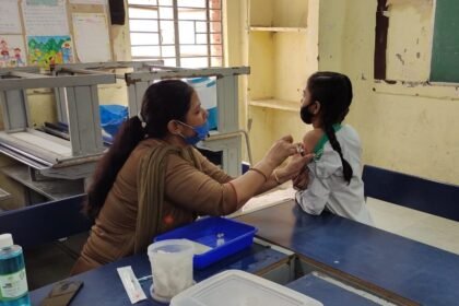 कोरोना टीकाकरण को लेकर उच्चतम न्यायालय ने कहा किसी को टीका लेने के लिए मजबूर नहीं किया जा सकता - Panchayat Times