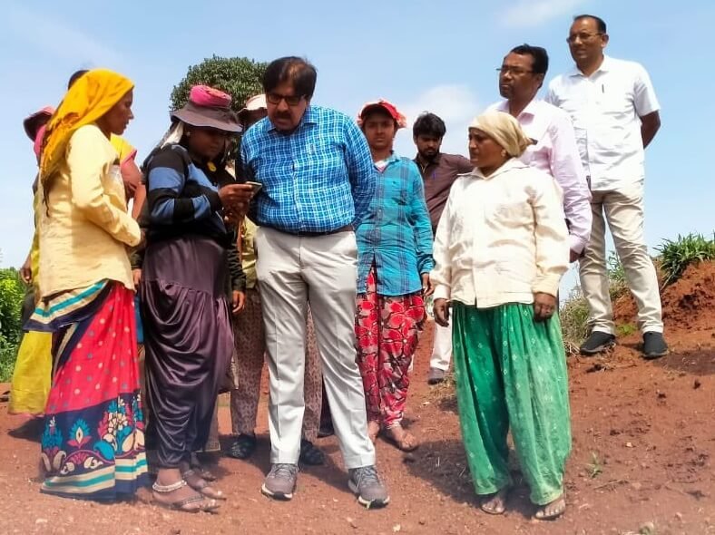 मनरेगा के तहत 16 मई से लग रही है ऑनलाइन हाजिरी, लेकिन गांवों में इंटरनेट कनेक्टिविटी और तकनीकी सहायता की कमी बड़ी समस्या - Panchayat Times