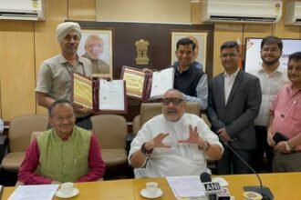 ग्रामीण स्वयं सहायता समूहों के उत्पादों को मिलेगा बड़ा बाजार, ग्रामीण विकास मंत्रालय और अमेजन के बीच समझौता, गिरिराज सिंह बोले एसएचजी की महिलाओं को 'लखपति' बनाना लक्ष्य - Panchayat Times