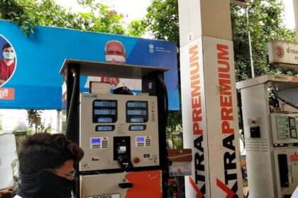 कमरतोड़ महंगाई से जूझ रहे आम आदमी को आज थोड़ी राहत, पेट्रोल 9.5 रुपये जबकि डीजल सात रुपये होगा सस्ता, पीएम मोदी बोले हमारे लिए हमेशा लोग पहले - Panchayat Times