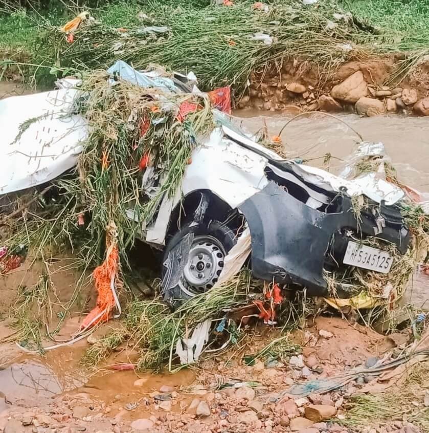 हिमाचल | भारी बारिश के चलते 96 सडकें बंद, 358 बिजली ट्रांसफार्मर ठप, 65 पेयजल योजनाएं प्रभावित, इस मानसून सीजन में अब तक 244 लोगों की मौत - Panchayat Times