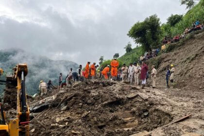 हिमाचल | भारी बारिश के चलते पिछले 24 घंटों में 19 लोगों की मौत, 9 घायल और 6 लापता, ग्राम पंचायत काशन के गांव झड़ोंन में मां से लिपटे मिले बच्चों के शव - Panchayat Times