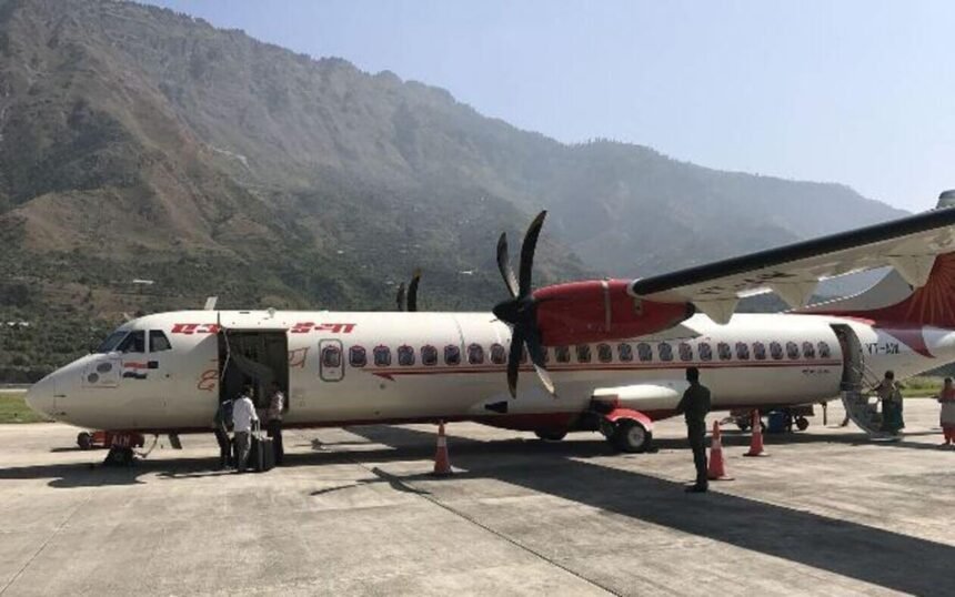 हिमाचल। कुल्लू के भुंतर हवाई अड्डे पर एक दशक बाद उतरा विमान , वाटर सैल्यूट देकर हुआ स्वागत