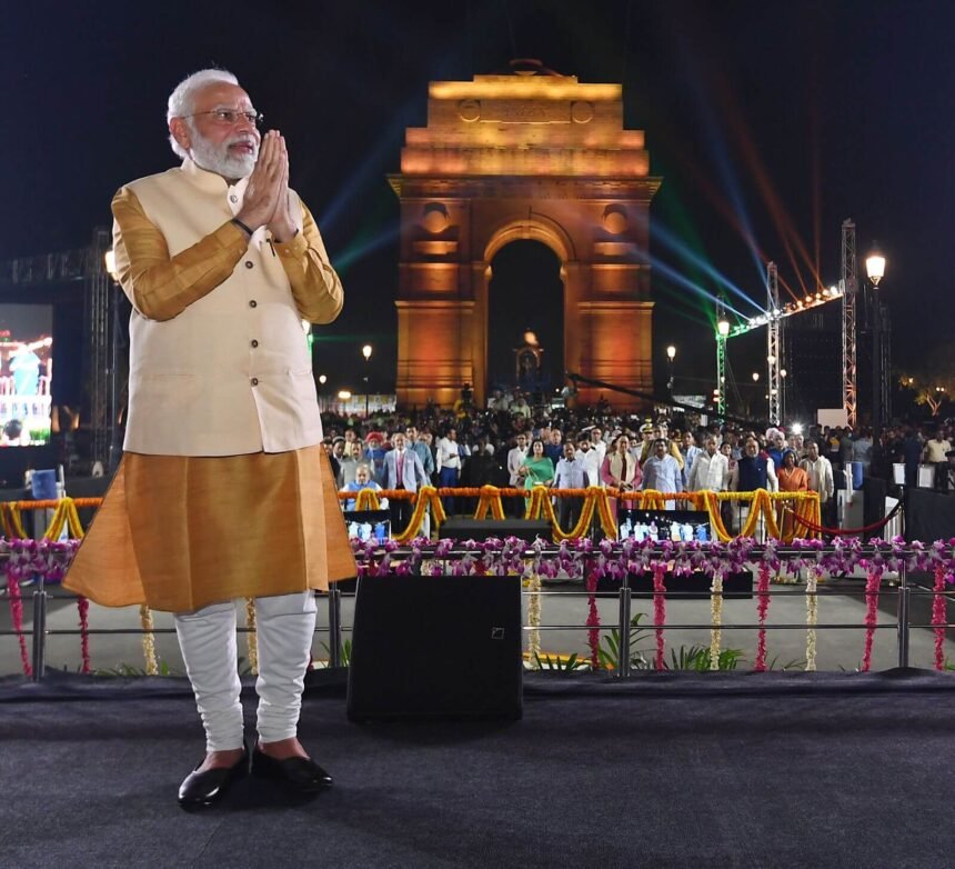 प्रधानमंत्री नरेंद्र मोदी ने किया कर्तव्य पथ का उद्घाटन, 28 फीट ऊंची नेताजी सुभाष चंद्र बोस की प्रतिमा का भी किया अनावरण - Panchayat Times