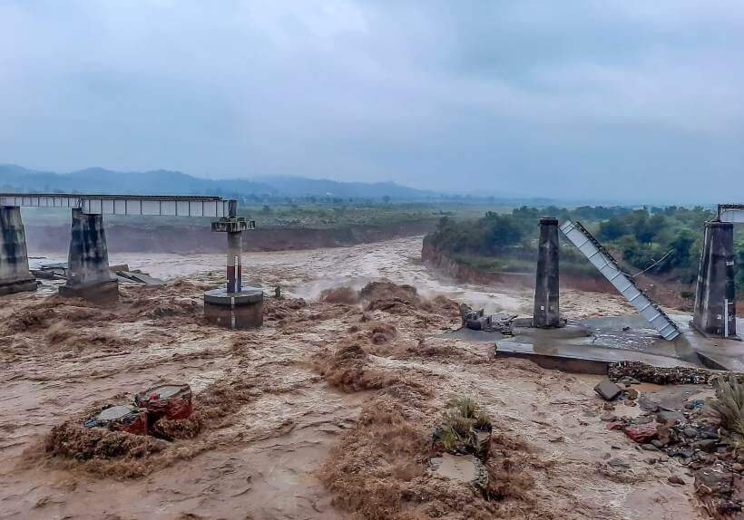 हिमाचल | इस साल प्राकृतिक आपदाओं से 1,981 करोड़ का नुकसान, 322 लोगों की मौत - Panchayat Times