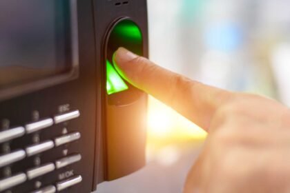 हिमाचल में सरकारी कर्मचारियों की बायोमीट्रिक से लगेगी हाजिरी, हाईकोर्ट की सख्ती के बाद प्रदेश सरकार का आदेश - Panchayat Times