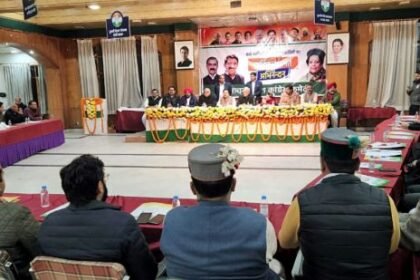 Himachal CM Race: विधायकों की बैठक में नहीं बन पाई सहमति, अब कांग्रेस आलाकमान तय करेगा CM का