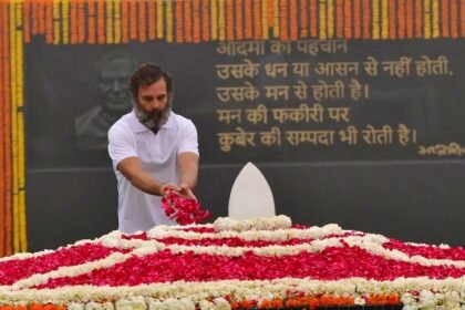 राहुल ने कायम की नई परंपरा! नेहरु, गांधी के साथ अटल बिहारी वाजपेयी  को भी दी श्रध्दांजलि, ‘सदैव अटल’ जाकर किया याद