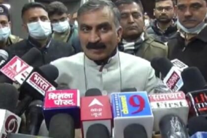 शिमला लौटे सीएम सुक्खू ने बिजेपी पर साधा निशाना: कहा- चपरासी के सहारे खोले संसथान  