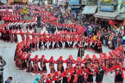 Manali Winter Carnival: वाद्य यंत्रों की धुनों से गूंज उठा मालरोड, 900 से अधिक महिलाओं ने डाली महानाटी