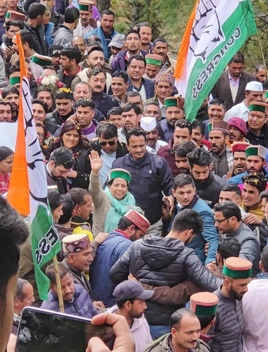 हाथ से हाथ जोड़ो कार्यक्रम शुरू: आज मंडी के जोगिंद्रनगर से ढ़ेलू तक निकाली पदयात्रा