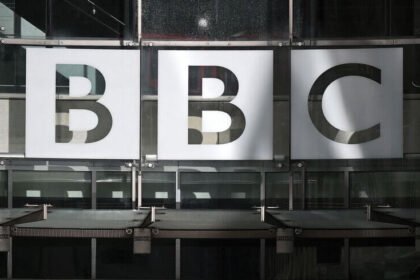 बीबीसी के दिल्ली मुबंई कार्यालयों में इनकम टैक्स विभाग के अधिकारियों कर रहे हैं सर्वे, BBC कर्मचारियों के फोन किए गए जब्त - Panchayat Times