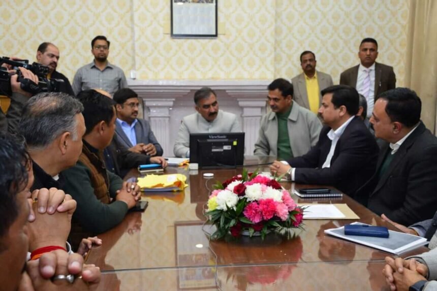 हिमाचल : सीएम सुक्खू के मध्यस्थता के बाद अडानी सीमेंट और ट्रक आपरेटर्स के बीच विवाद सुलझा, 68 दिन बाद कल से फिर खुलेंगे प्लांट - Panchayat Times