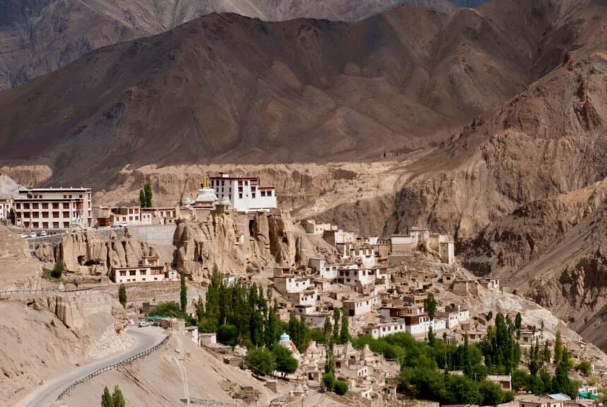 केंद्रीय मंत्रिमंडल ने 4,800 करोड़ रुपए के आंवटन के साथ वाइब्रेंट विलेज प्रोग्राम को 2025-26 तक मंजूरी, जानिए कैसे और किन क्षेत्र के गांवों को मिलेगा लाभ - Panchayat Times