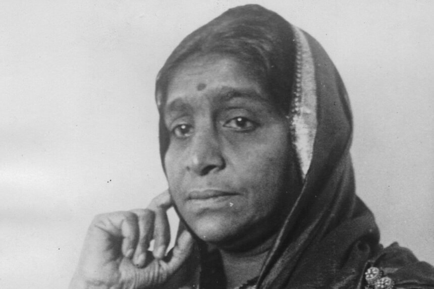 जानिए आजाद भारत की पहली राज्यपाल सरोजिनी नायडू के बारे में जिन्होंने मात्र 13 साल की उम्र में लिखी थी कविता - Panchayat Times