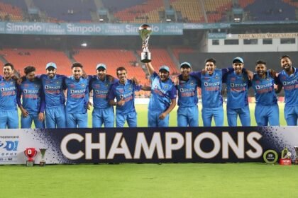 न्यूजीलैंड के खिलाफ सीरीज जीतने के बाद हार्दिक पांड्या ने पृथ्वी शॉ को सौंपी ट्रॉफी - Panchayat Times