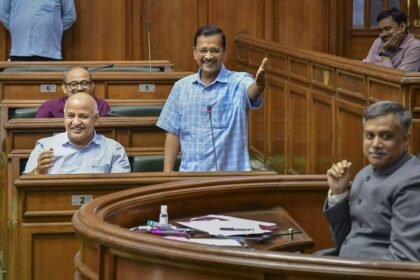 दिल्ली के विधायकों की सैलरी में 66 फीसदी का इजाफा, जानें- वृद्धि लागू होने के बाद कितना हो गया है विधायकों व सीएम का वेतन? - Panchayat Times