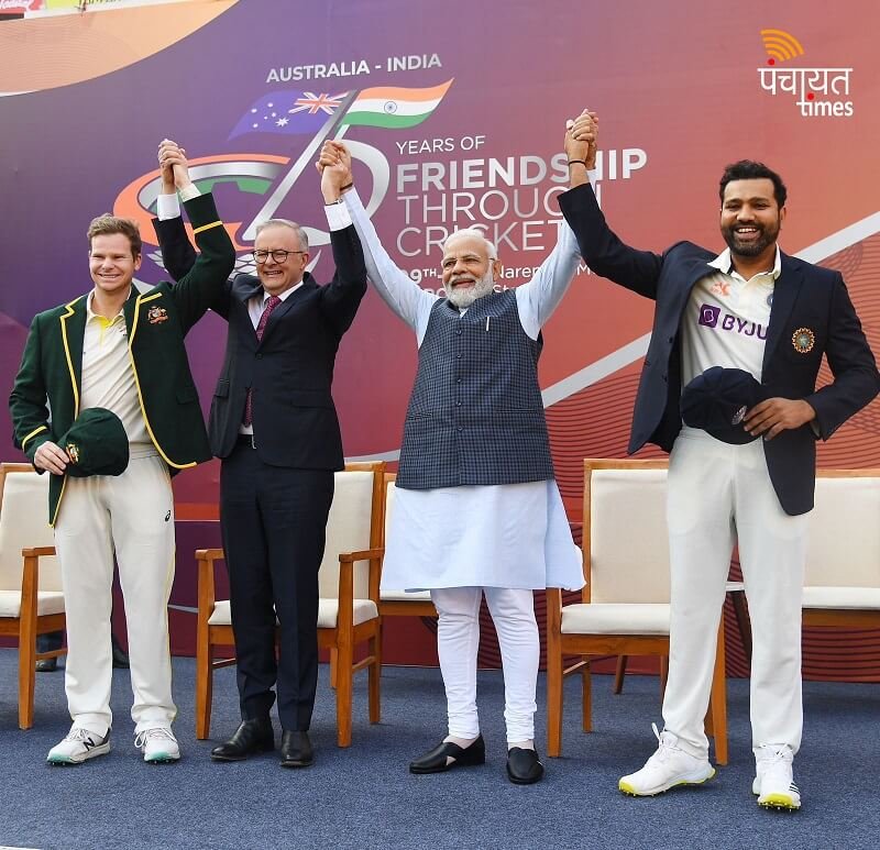 IND VS AUS: पीएम मोदी ने ऑस्ट्रेलियाई पीएम के साथ ग्राउंड का चक्कर लगाया, दोनों ने अपने-अपने कप्तानों को पहनाई कैप - Panchayat Times