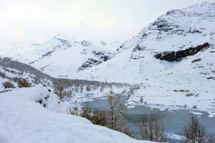 हिमाचल: पहाड़ों ने ओढ़ी बर्फ की चादर, बारिश- बर्फबारी का अलर्ट जारी - Panchayat Times