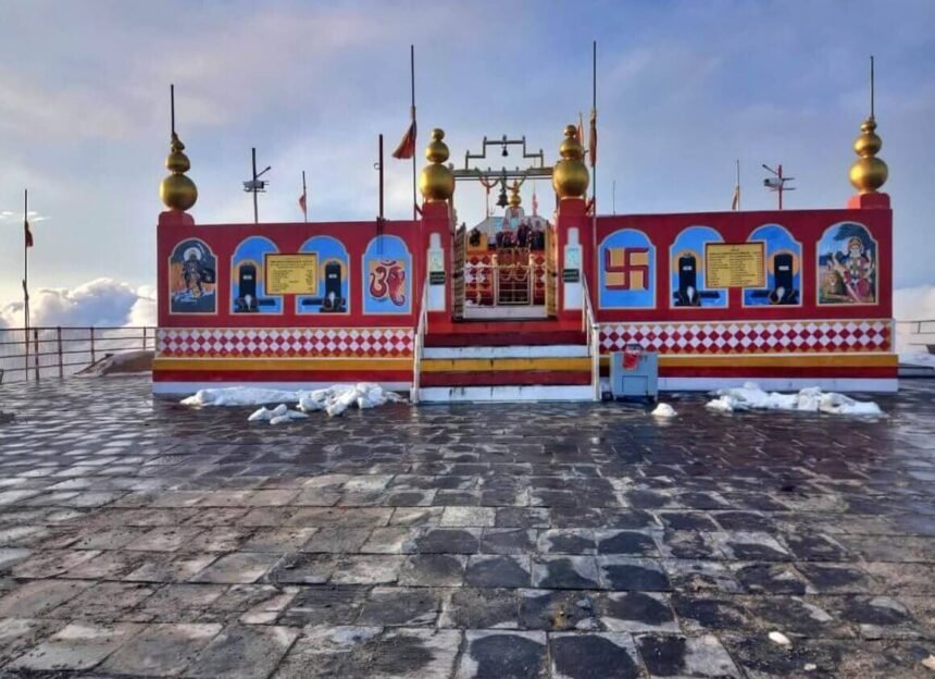 आज से खुल गए शिकारी माता मंदिर के कपाट, बर्फ के नजारों के बीच सफर करने से पहले जानें मंदिर का इतिहास- Panchayat Times