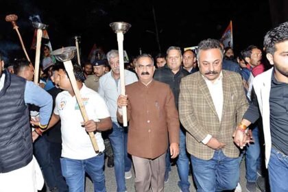Himachal: राहुल गांधी के समर्थन में युवा कांग्रेस ने राजभवन तक निकाला मशाल जुलूस- Panchayat Times