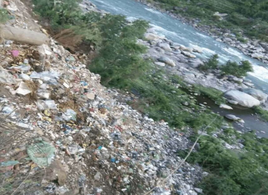 हिमाचल हाईकोर्ट ने प्रदेश में नदियों और नालों में डंपिंग पर तुरंत प्रभाव से लगाई रोक- Panchayat Times