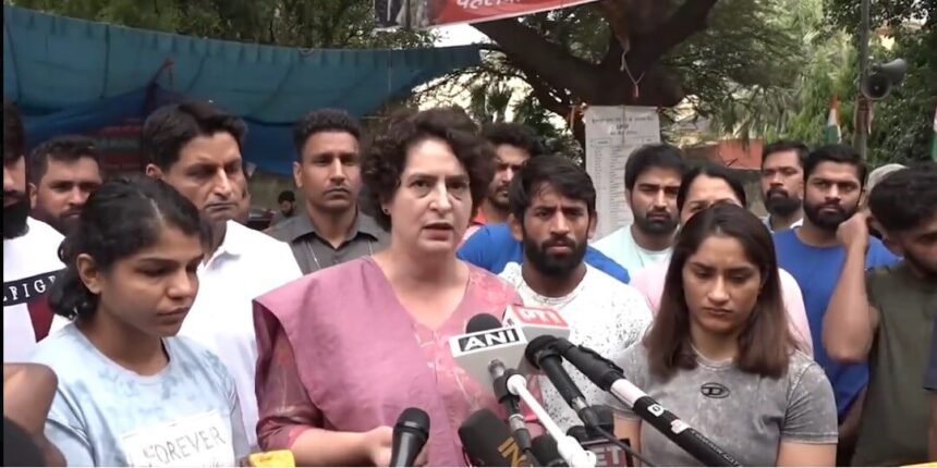 Wrestlers Protest: पहलवानों को समर्थन देने जंतर मंतर पहुंचीं प्रियंका गांधी, पूछा- बृजभूषण को क्यों बचा रही सरकार?- Panchayat Times