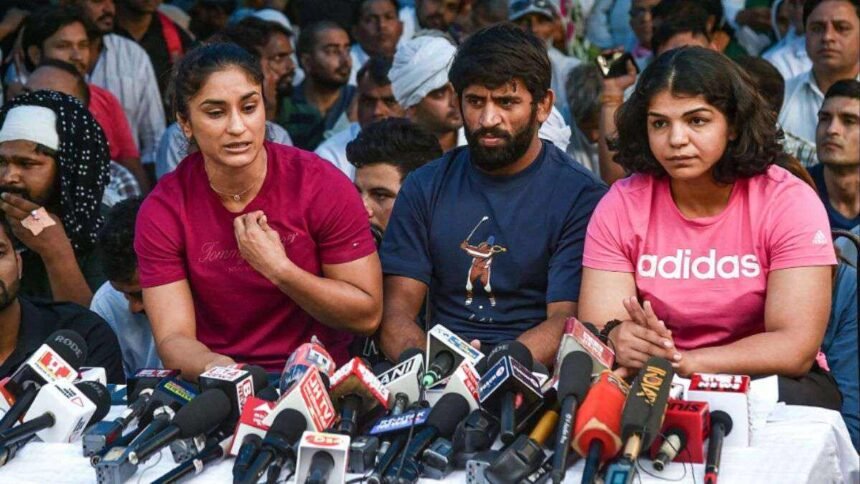 Wrestlers Protest: पहलवानों के केस की जांच रिपोर्ट का स्टेटस लेकर राउज एवेन्‍यू कोर्ट पहुंची दिल्ली पुलिस- Panchayat Times