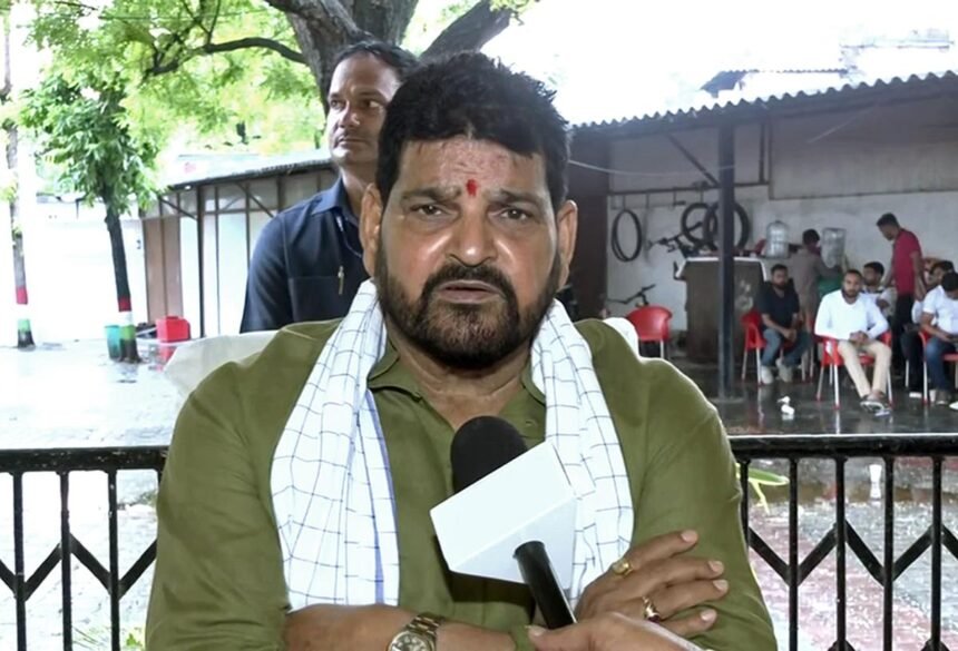 पहलवानों के पदकों को गंगा में प्रवाहित करने के आह्वान पर बृजभूषण सिंह ने दी ये प्रतिकिया- Panchayat Times
