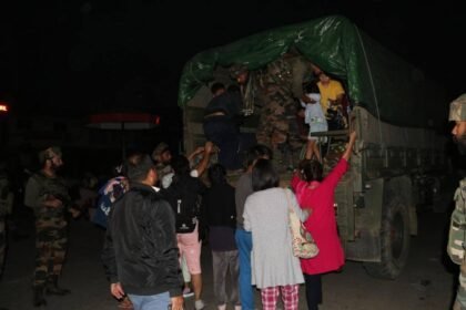 Manipur : सेना ने कहा- मणिपुर में अब काबू में हालात, इंटरनेट सेवाओं के बाद ट्रेनों की आवाजाही पर रोक - Panchayat Times