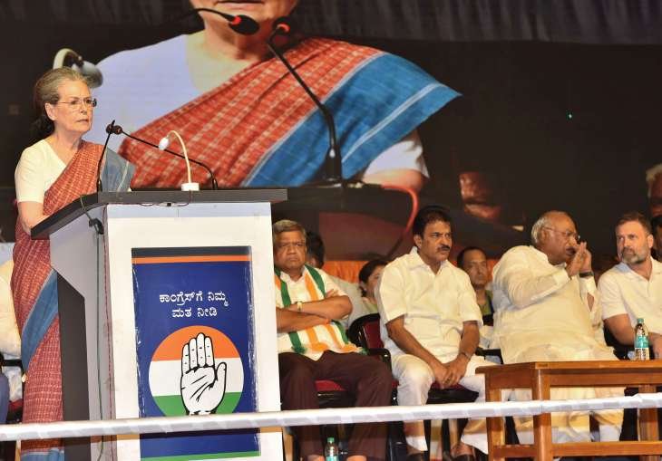 कर्नाटक में सोनिया गांधी के ‘संप्रभुता’ शब्द के इस्तेमाल पर घमासान, BJP ने की चुनाव आयोग से शिकायत- Panchayat Times