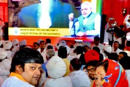 Mann Ki Baat: पूर्व CM राजे ने जालौर के ग्रामीणों के साथ सुना PM के ‘मन की बात’ का 100वां एपिसोड- Panchayat Times