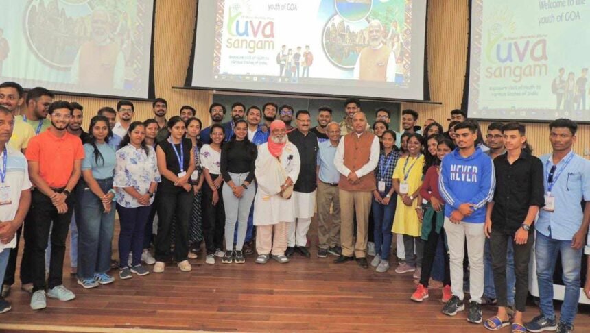 विदेशी भी अपना रहे अब भारतीय संस्कृति, पांव छूकर कर रहे PM का स्वागत- Panchayat Times